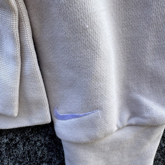 Nike Women's Long-Sleeved Versa Crew Cropped Sweatshirt AH8436-008 Cream Size Sm - Picture 4 of 8